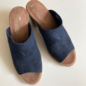 Tom’s Perforated Leather Blue